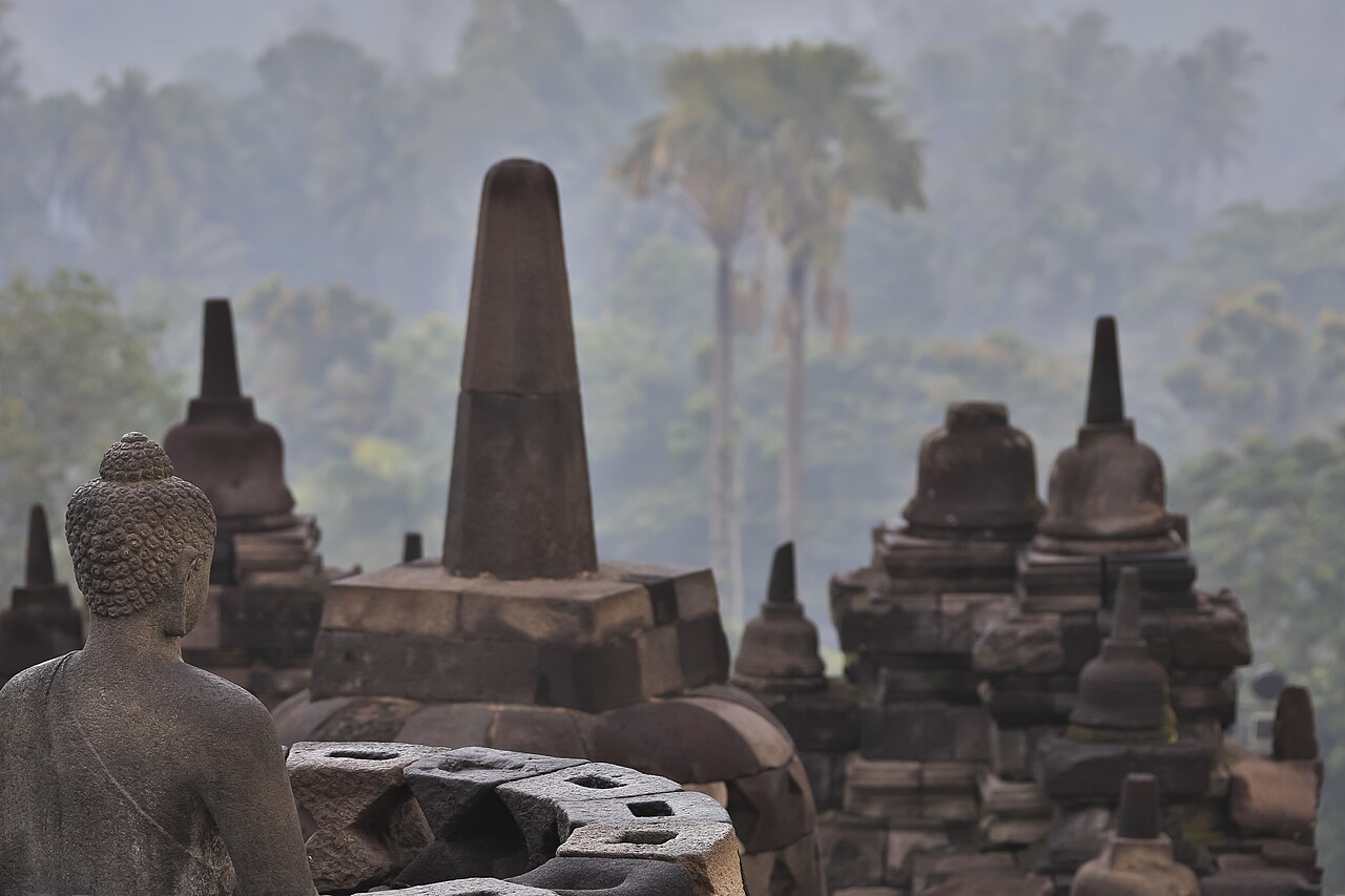 Stupa-stupa Candi Borobudur di Kabupaten Magelang, lokasi rencana konser Andrea Bocelli